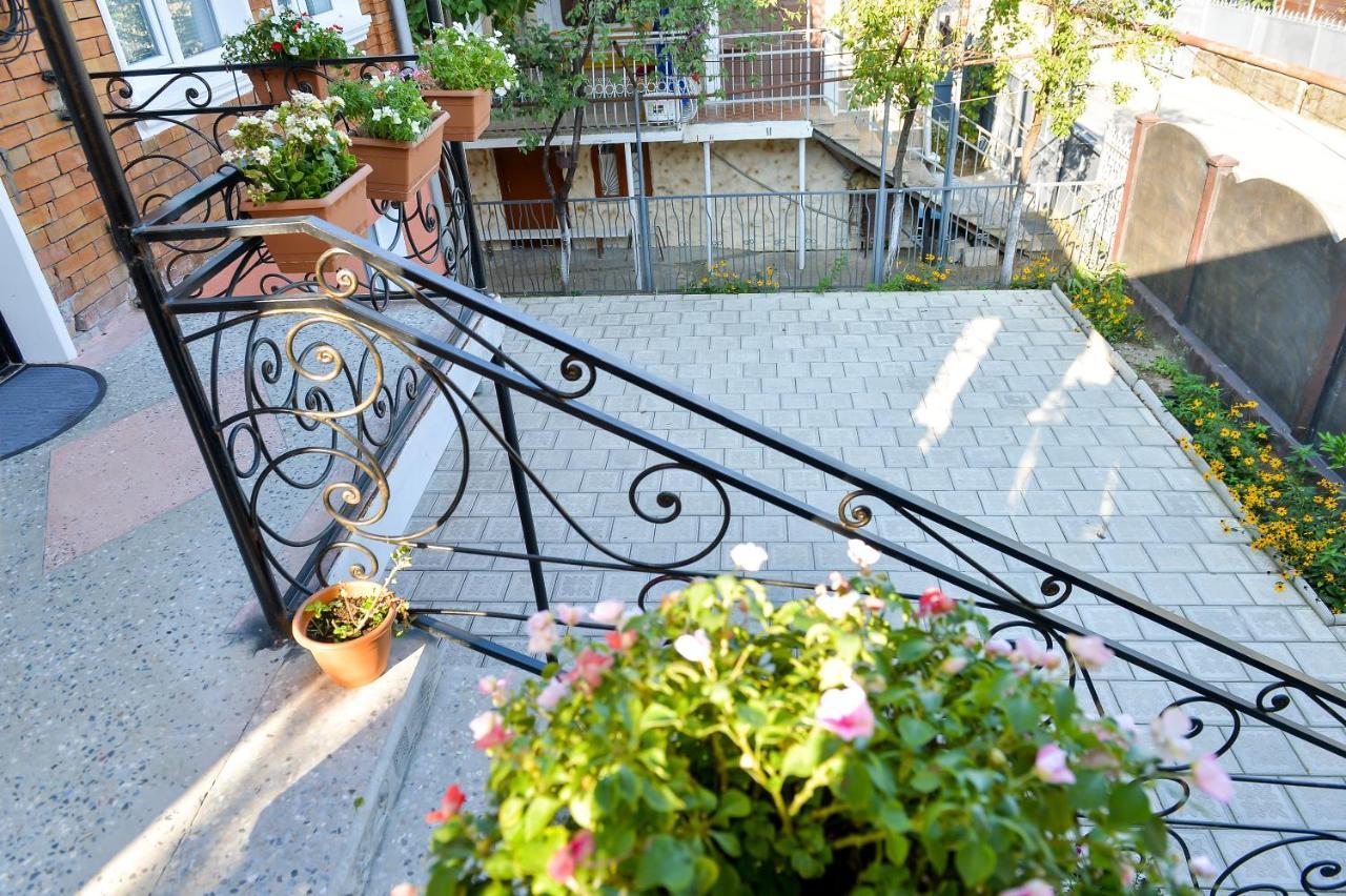 Bibi Hotel Kʼutʼaisi Exterior foto